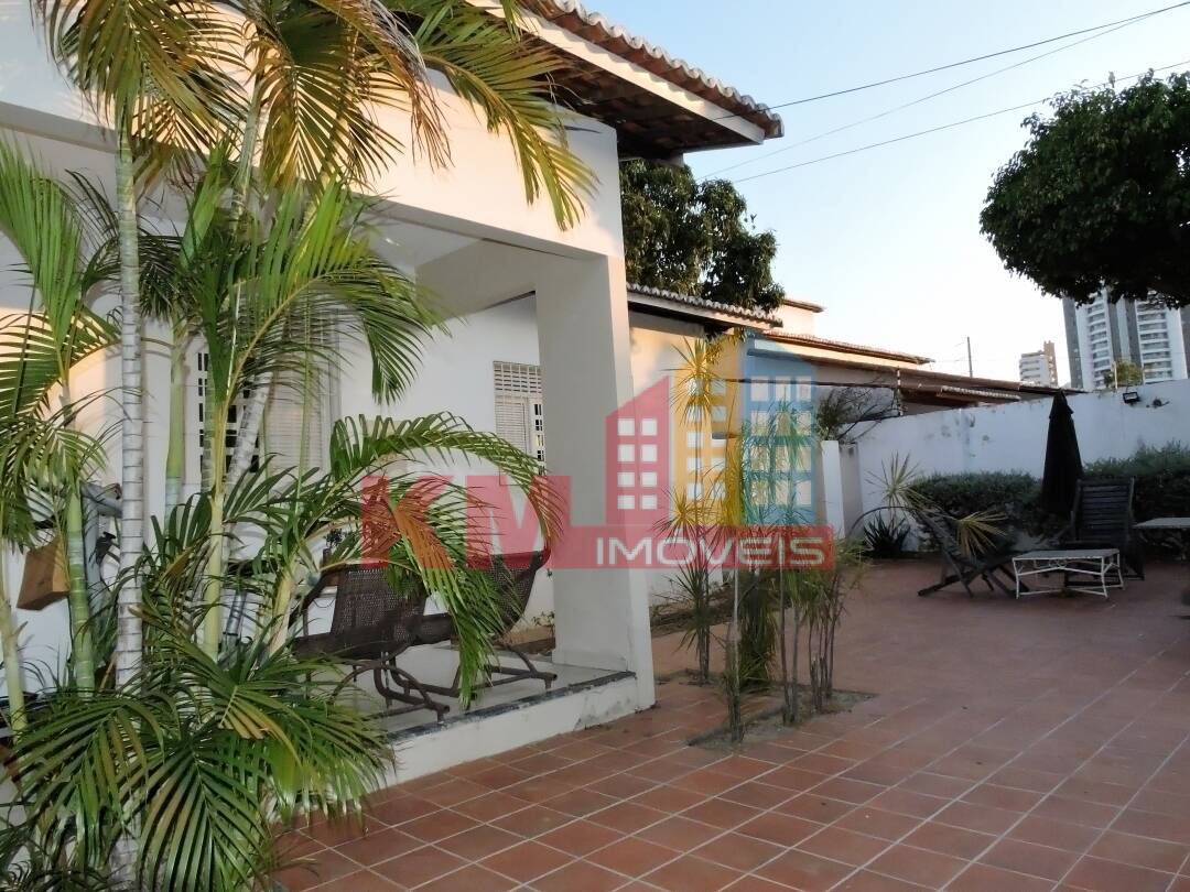 Casa à venda com 3 quartos, 290m² - Foto 2