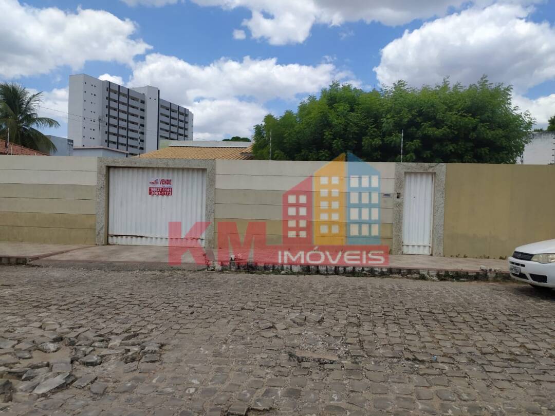 Casa à venda com 3 quartos, 301m² - Foto 2