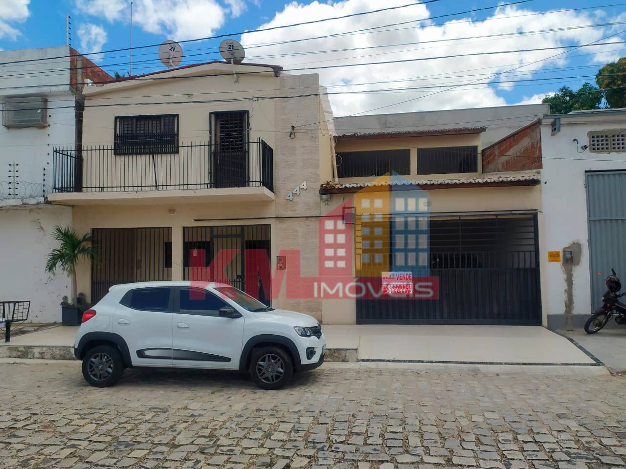 Casa à venda com 3 quartos, 100m² - Foto 1