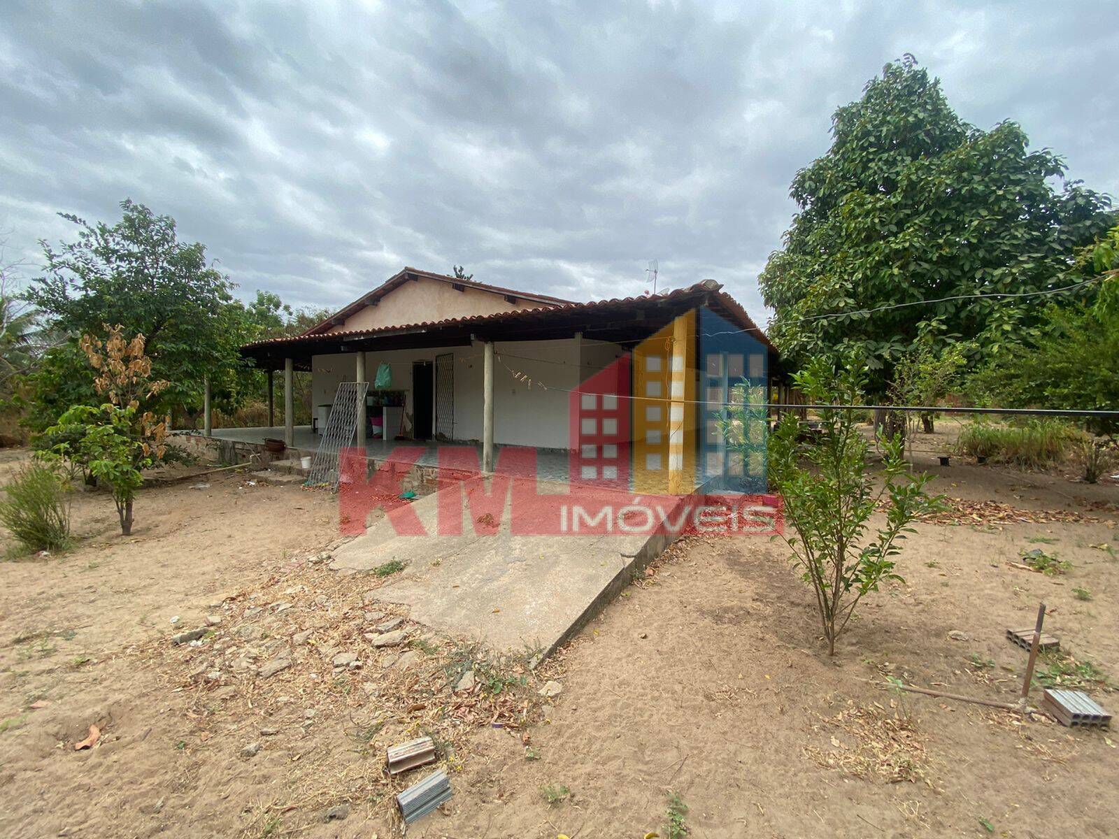 Casa à venda com 4 quartos, 100m² - Foto 1