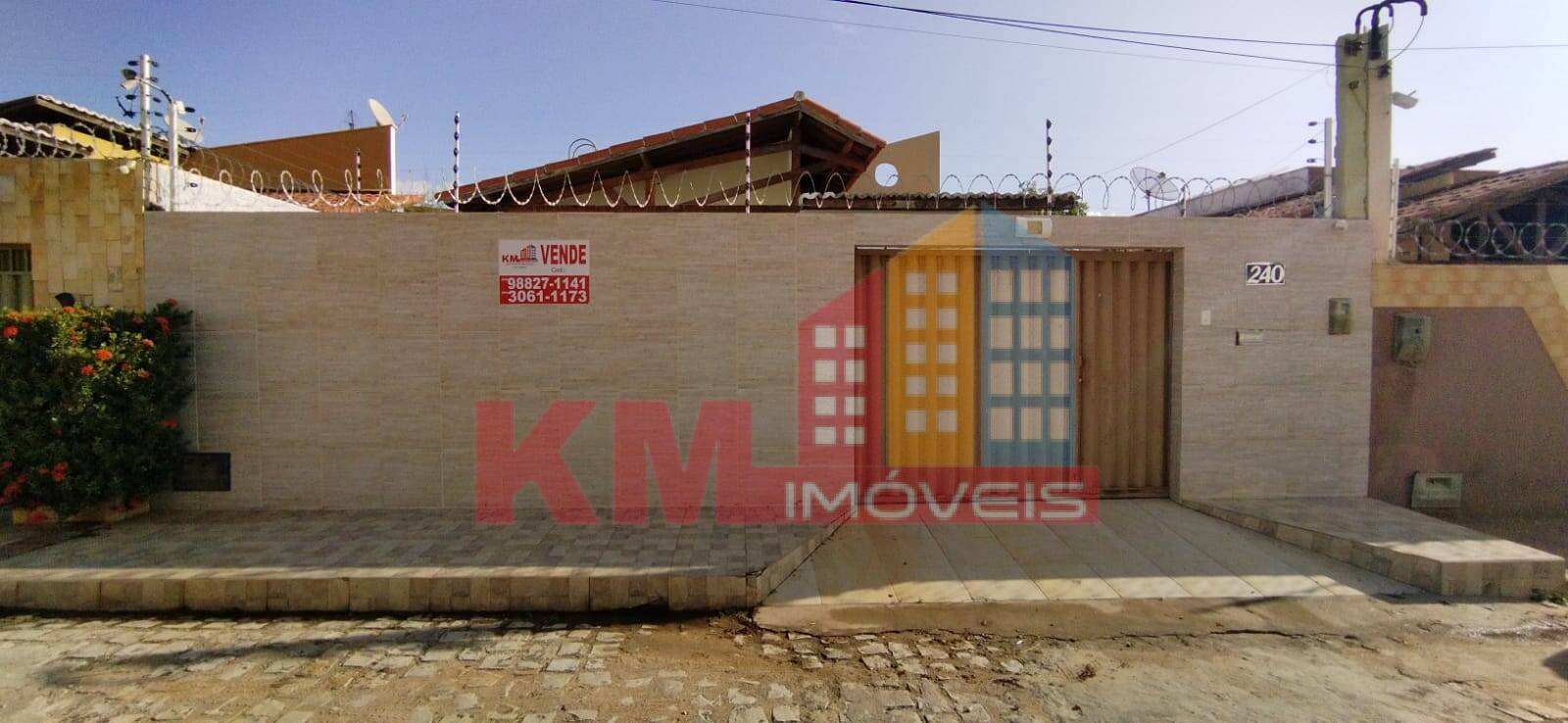 Casa à venda com 2 quartos, 200m² - Foto 1