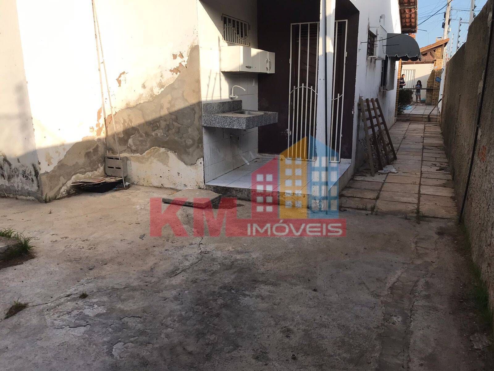 Casa à venda com 3 quartos, 300m² - Foto 2