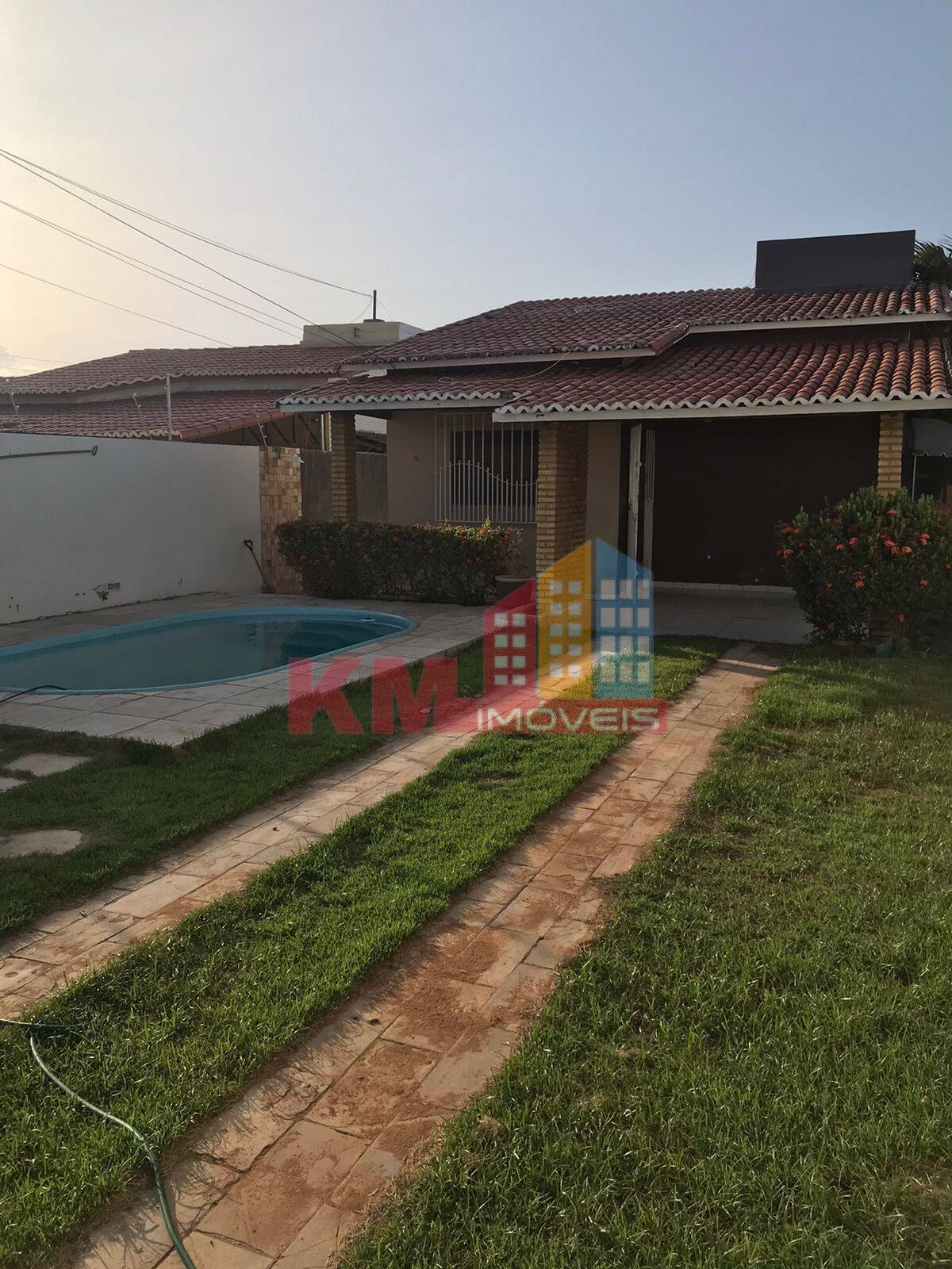 Casa à venda com 3 quartos, 300m² - Foto 1