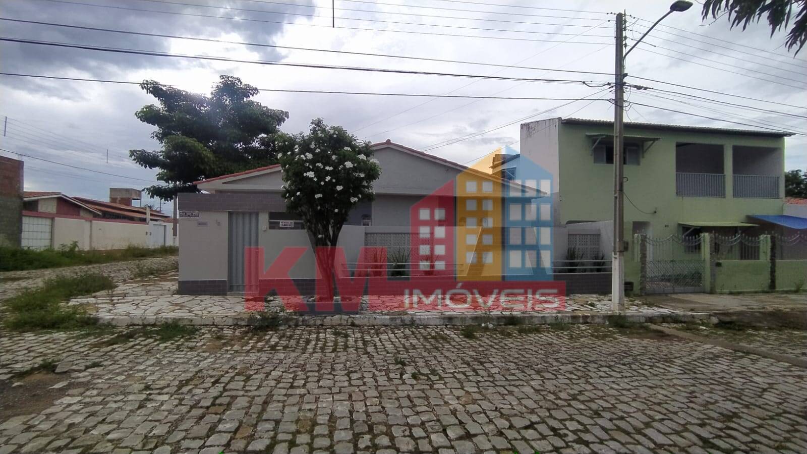 Casa à venda com 3 quartos, 1000m² - Foto 1