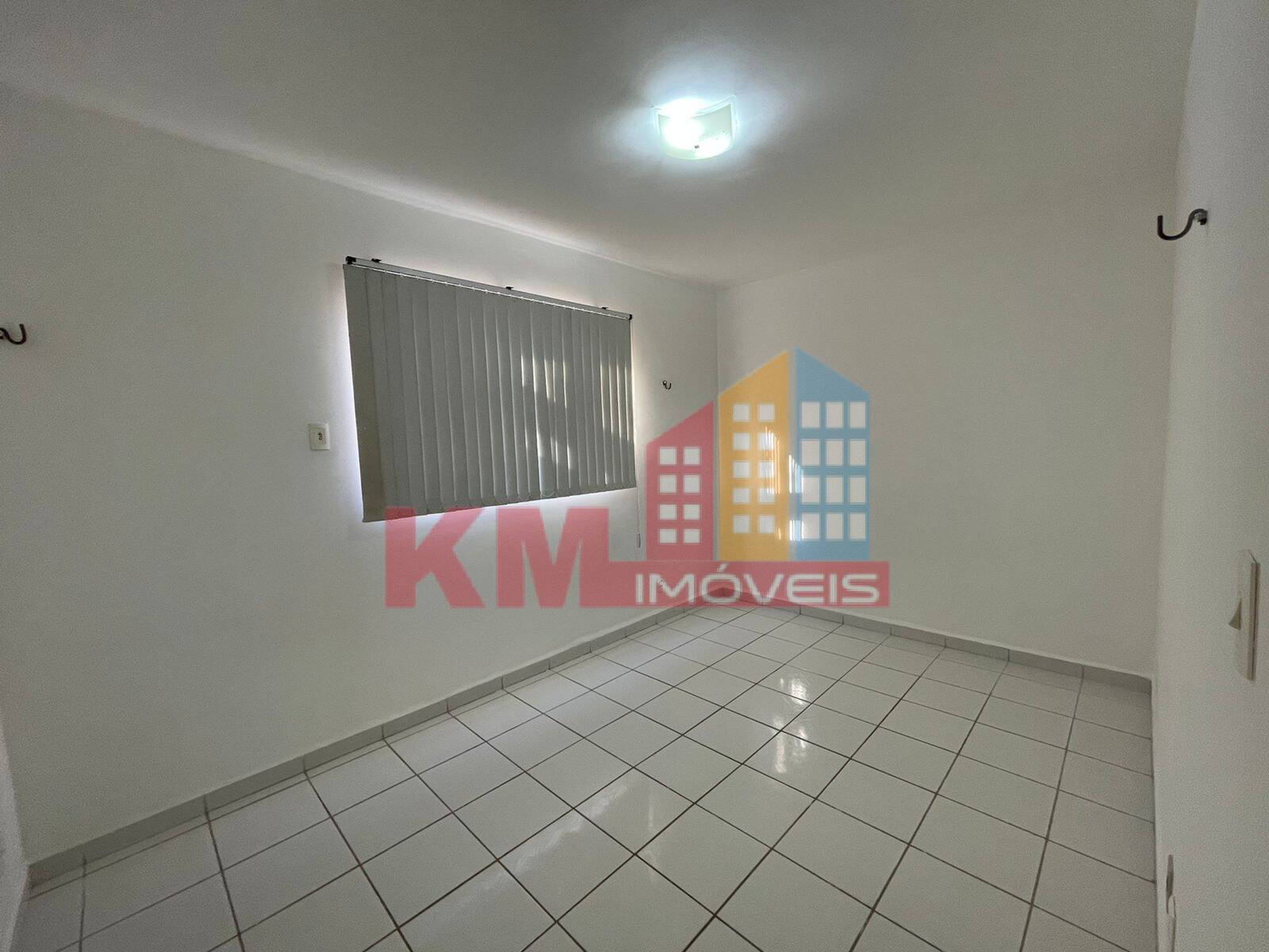 Apartamento à venda com 2 quartos, 76m² - Foto 1