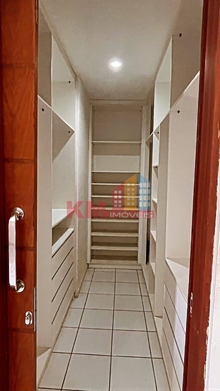 Casa à venda com 4 quartos, 200m² - Foto 16