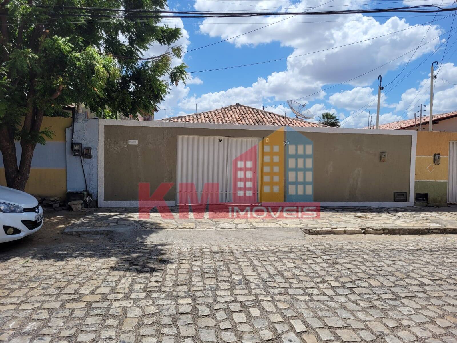 Casa à venda com 2 quartos, 100m² - Foto 1