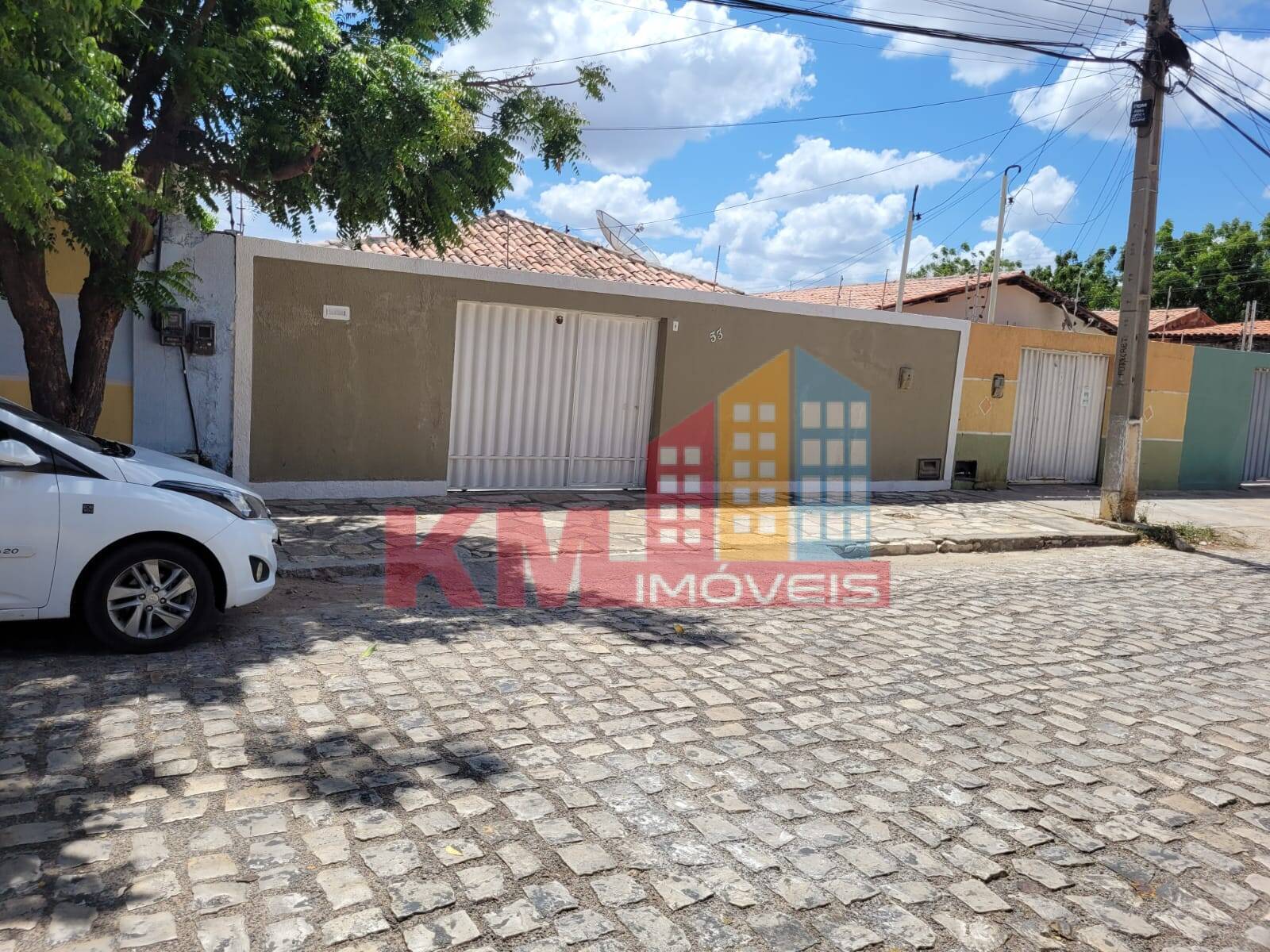 Casa à venda com 2 quartos, 100m² - Foto 2