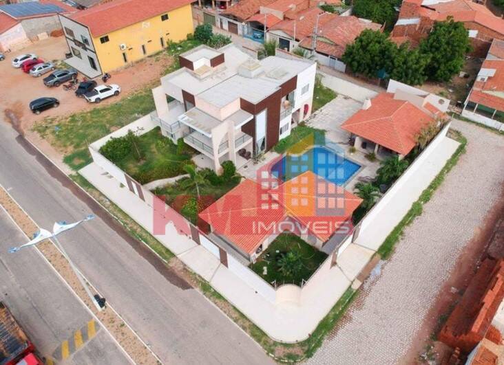 Casa à venda com 4 quartos, 1600m² - Foto 1