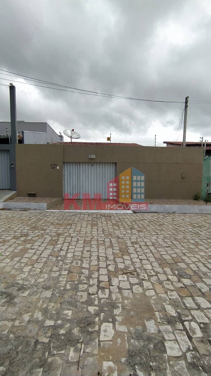 Casa à venda com 2 quartos, 200m² - Foto 1