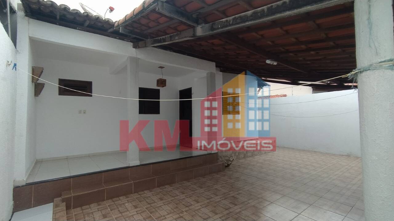 Casa à venda com 2 quartos, 200m² - Foto 3