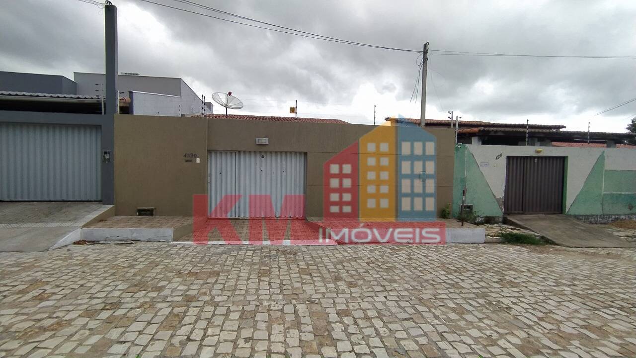 Casa à venda com 2 quartos, 200m² - Foto 2