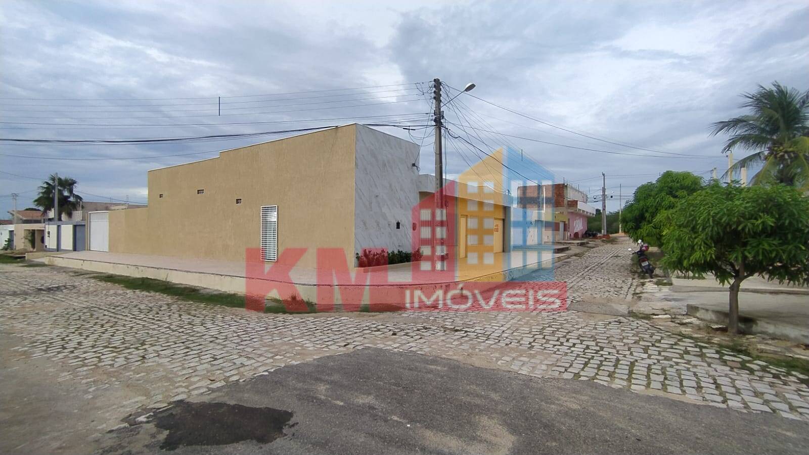 Casa à venda com 4 quartos, 250m² - Foto 2