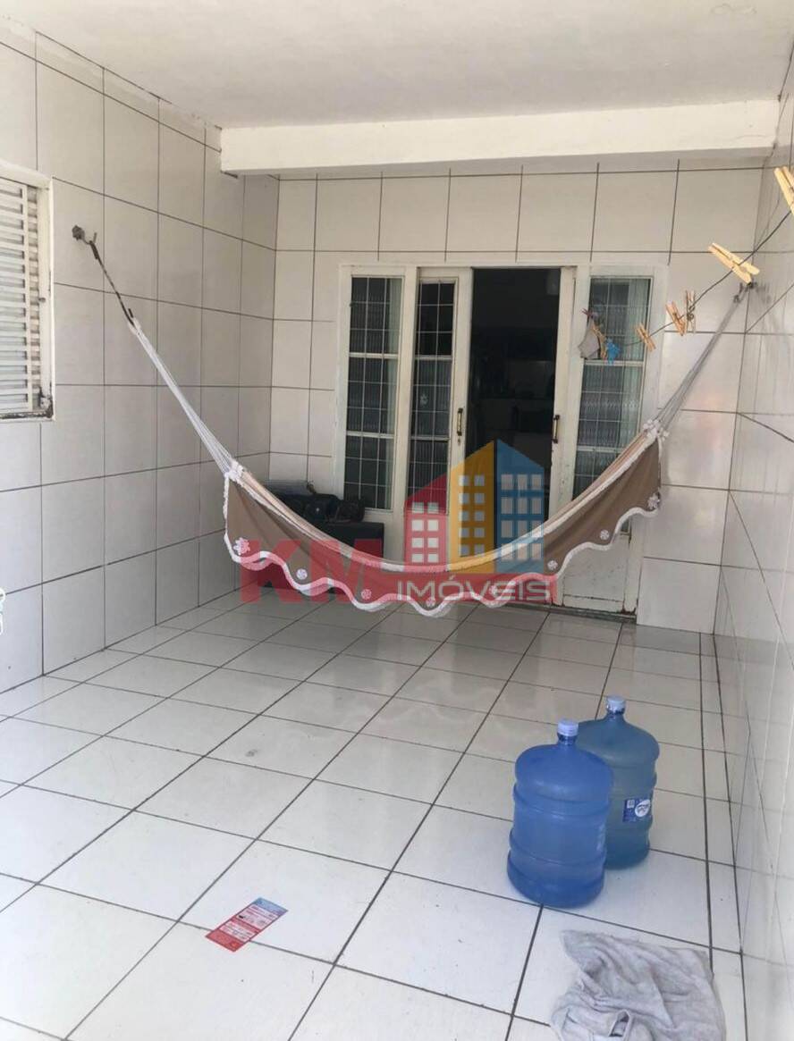 Casa à venda com 2 quartos, 120m² - Foto 2