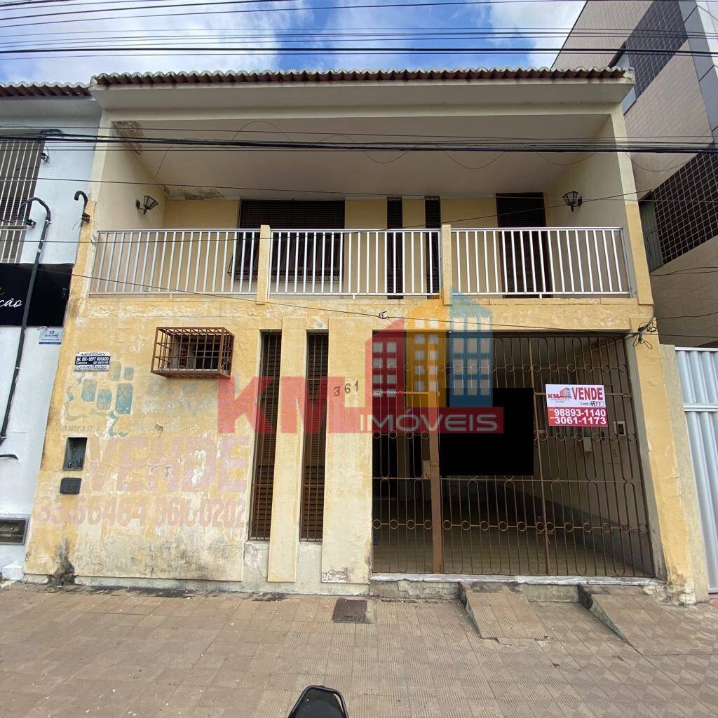 Casa à venda com 4 quartos, 270m² - Foto 1