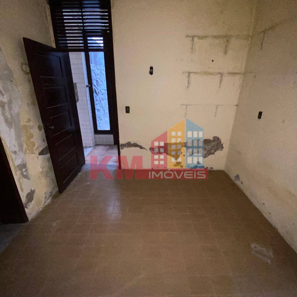 Casa à venda com 4 quartos, 270m² - Foto 14