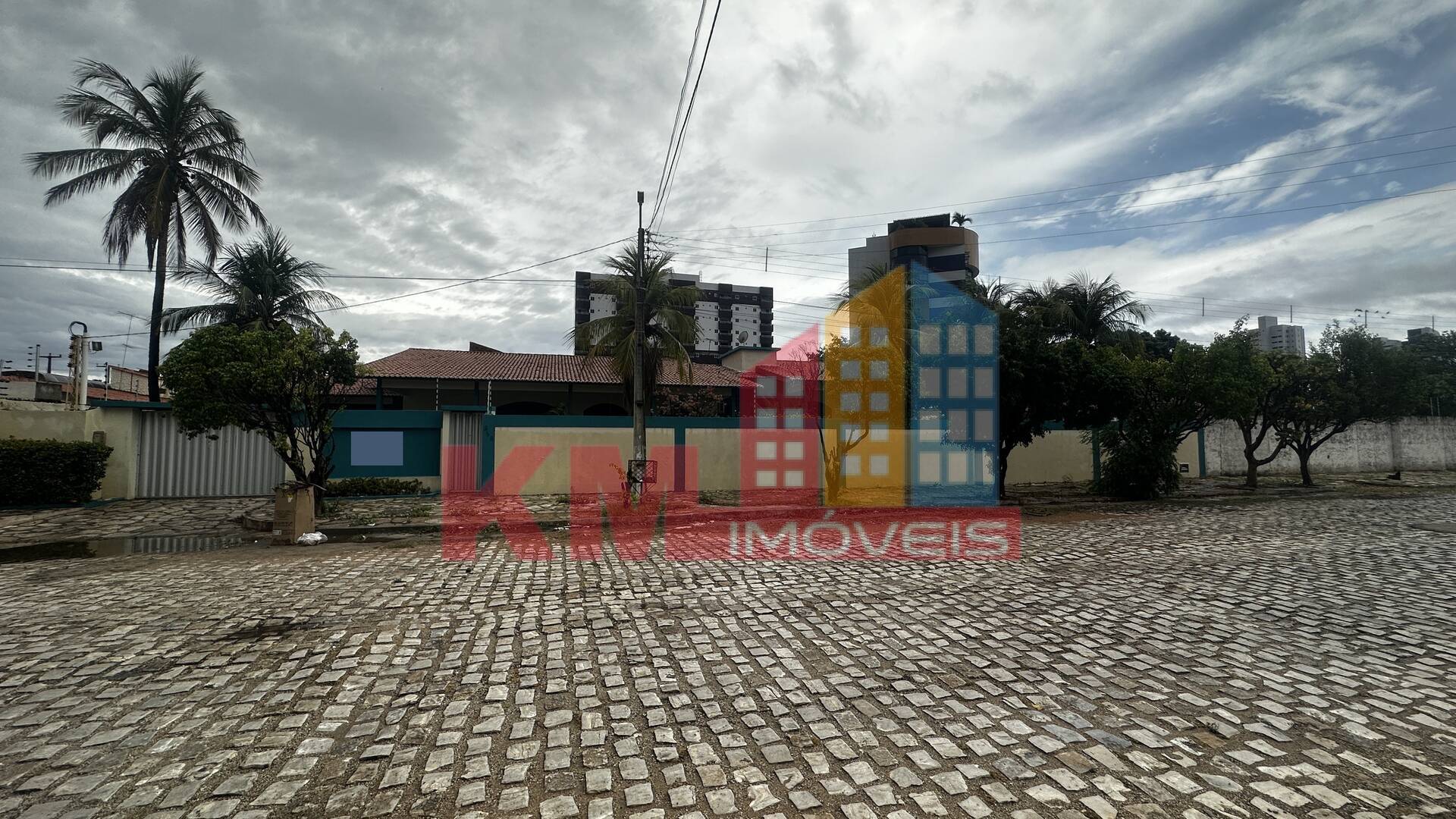 Casa à venda com 4 quartos, 400m² - Foto 2