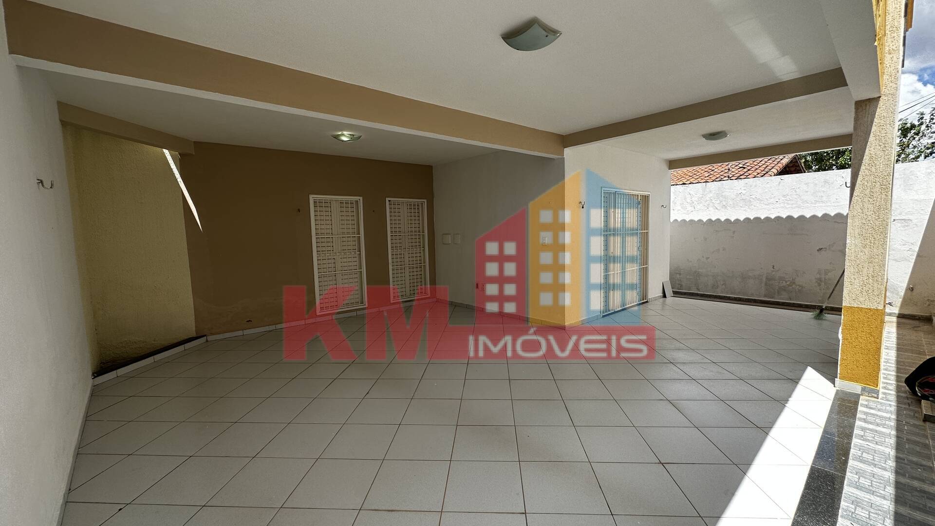 Casa à venda com 4 quartos, 250m² - Foto 3