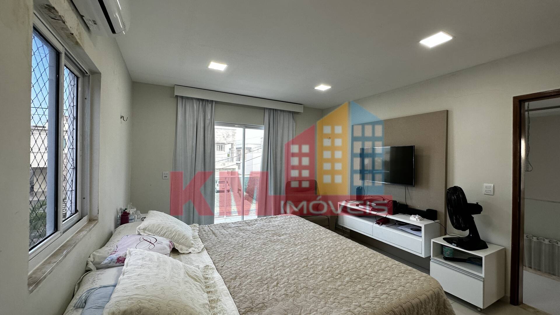 Casa de Condomínio à venda com 4 quartos, 236m² - Foto 10