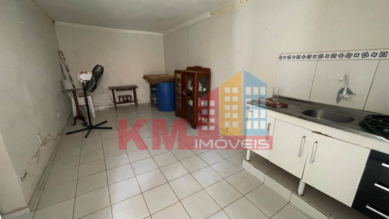 Casa à venda com 2 quartos, 300m² - Foto 8