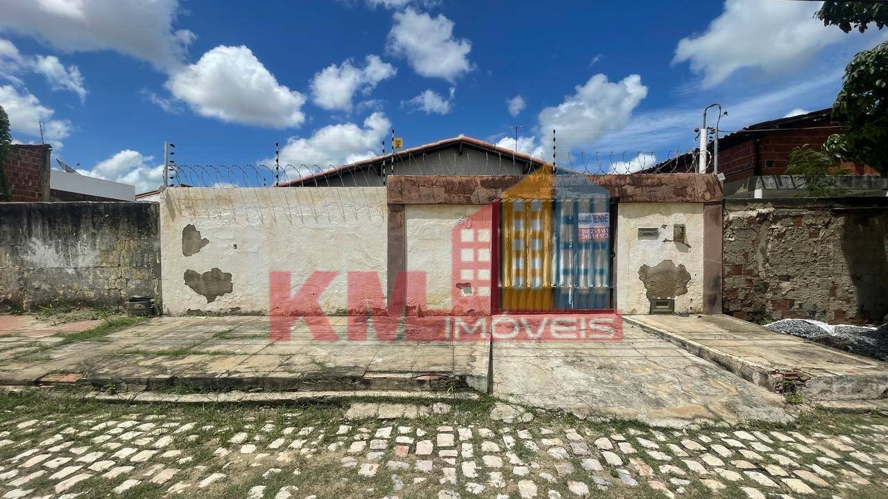 Casa à venda com 2 quartos, 300m² - Foto 2