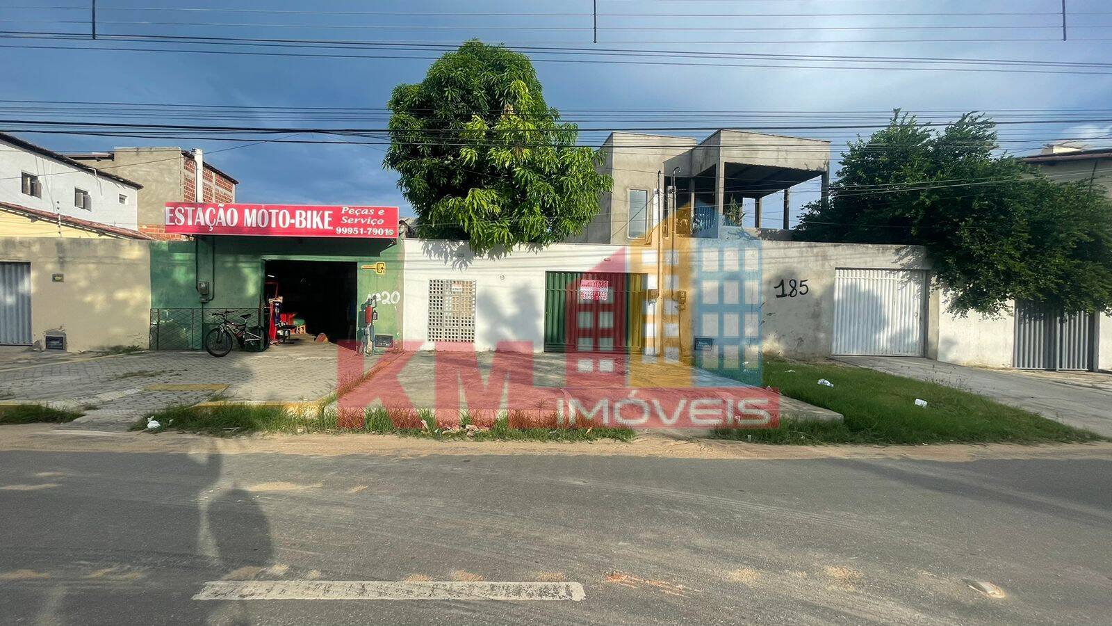 Casa à venda e aluguel com 1 quarto, 100m² - Foto 1