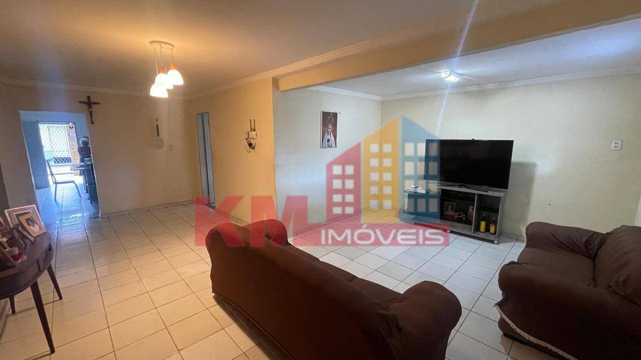 Casa à venda com 4 quartos, 250m² - Foto 2