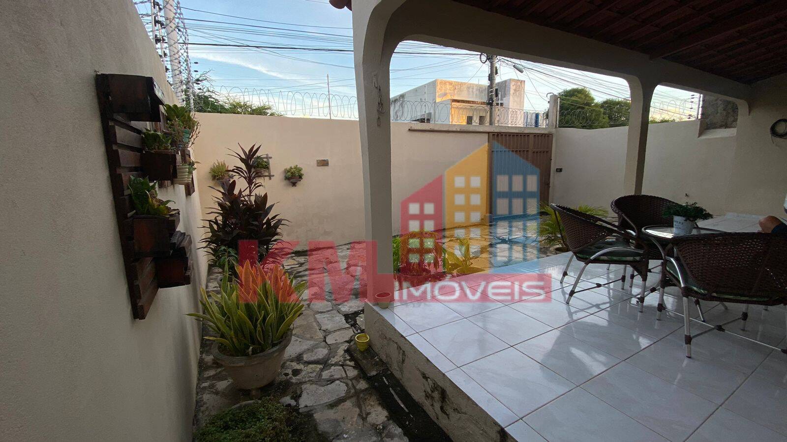 Casa à venda com 3 quartos, 180m² - Foto 2