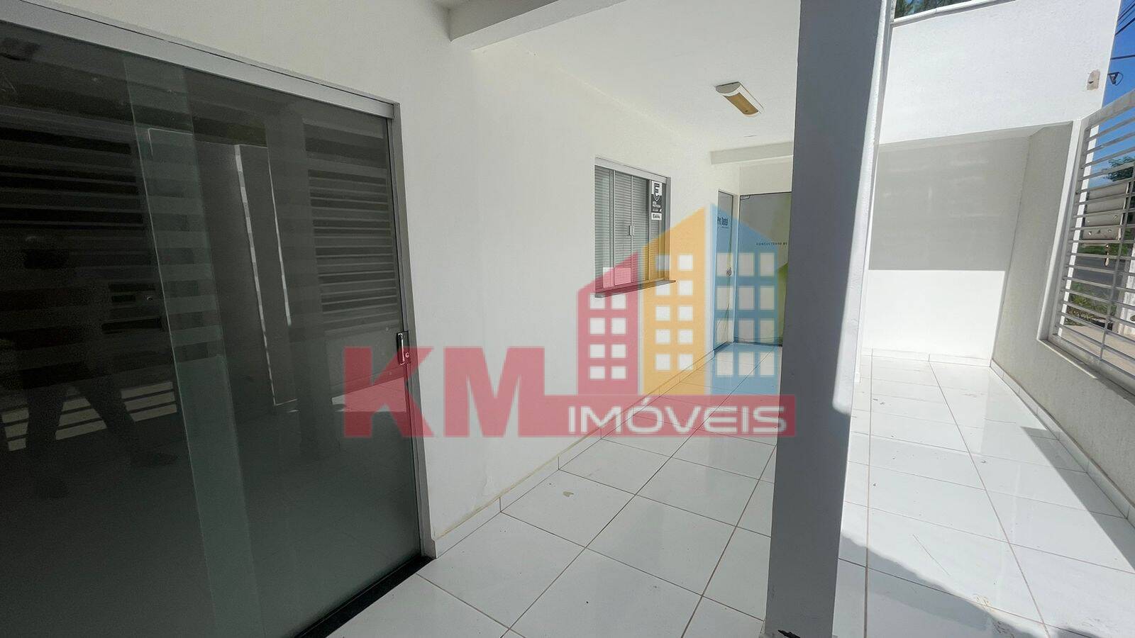 Casa à venda e aluguel com 3 quartos, 100m² - Foto 2