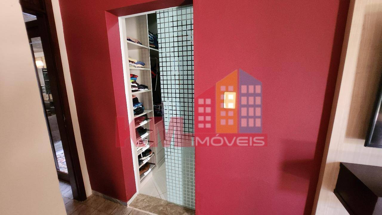 Casa à venda com 4 quartos, 250m² - Foto 15