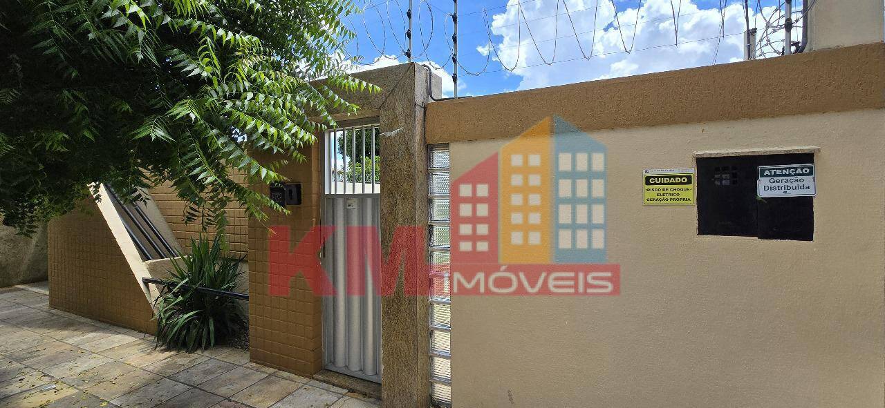 Casa à venda com 4 quartos, 250m² - Foto 2