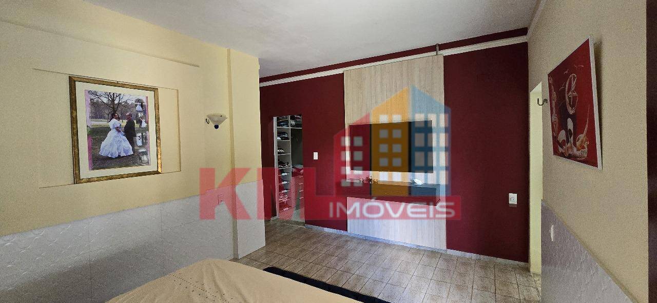 Casa à venda com 4 quartos, 250m² - Foto 14