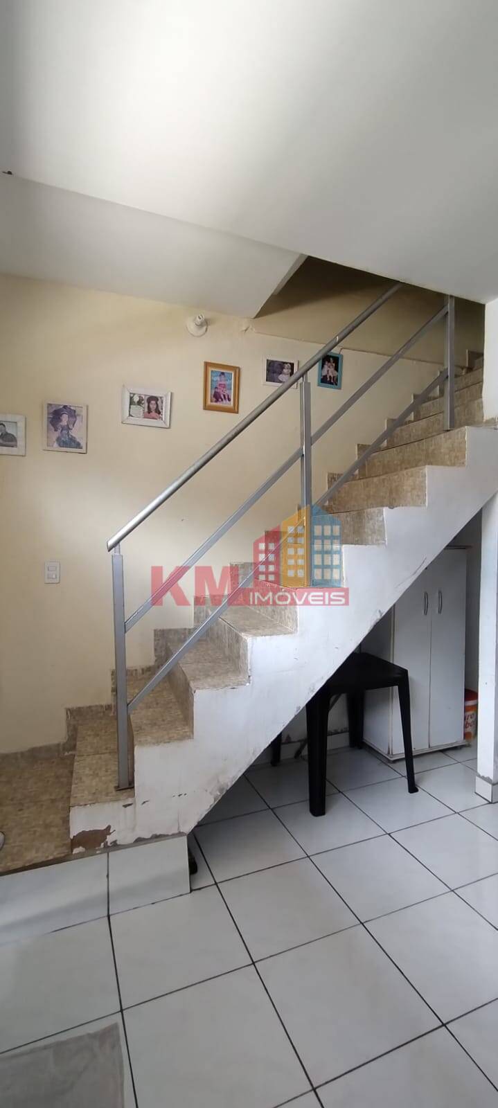 Casa à venda com 2 quartos, 240m² - Foto 4