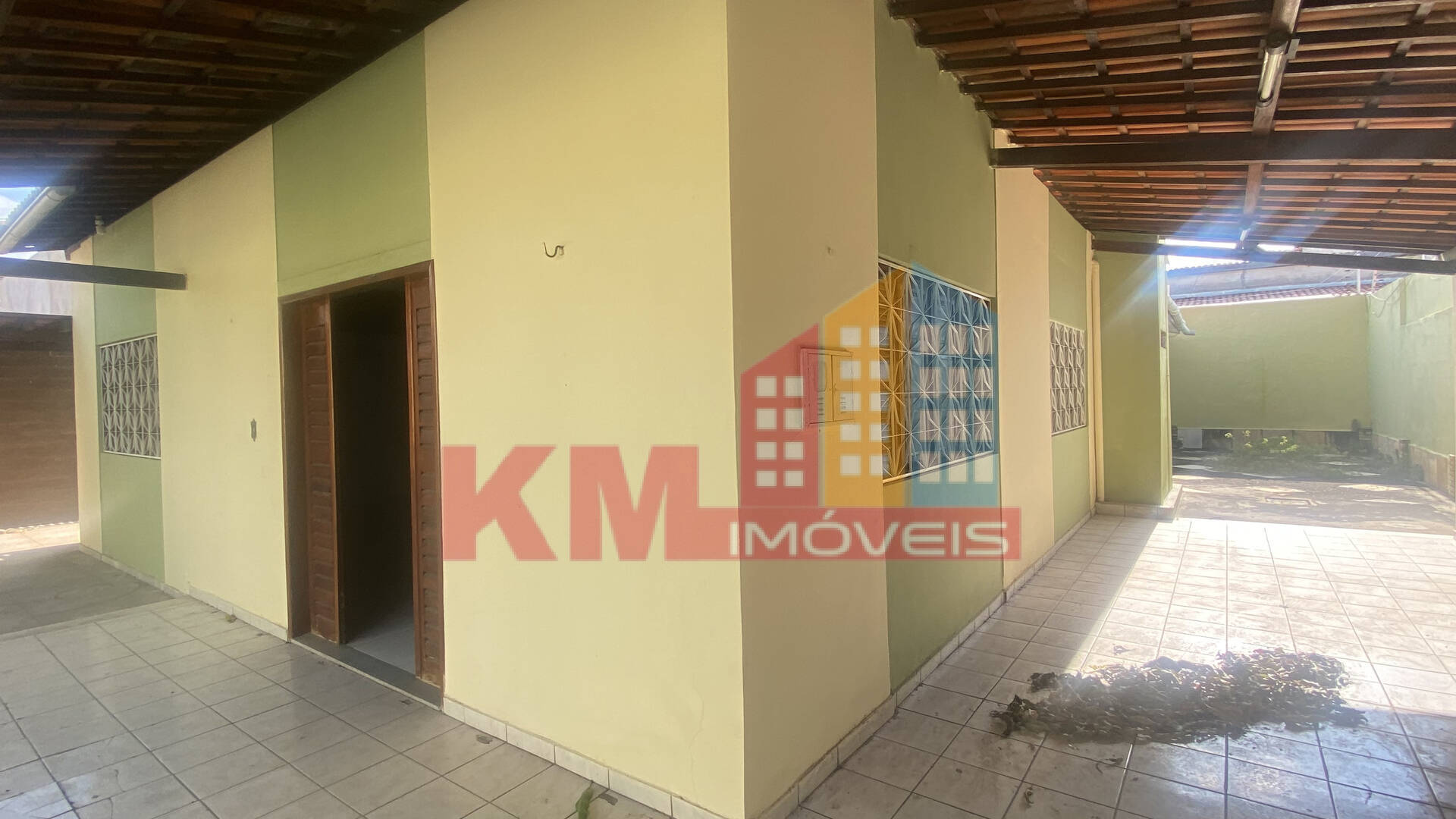 Casa à venda com 4 quartos, 360m² - Foto 2