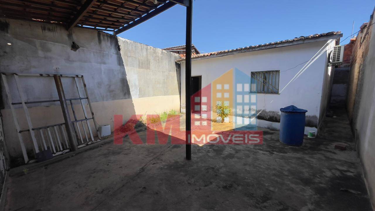 Casa à venda com 2 quartos, 65m² - Foto 1