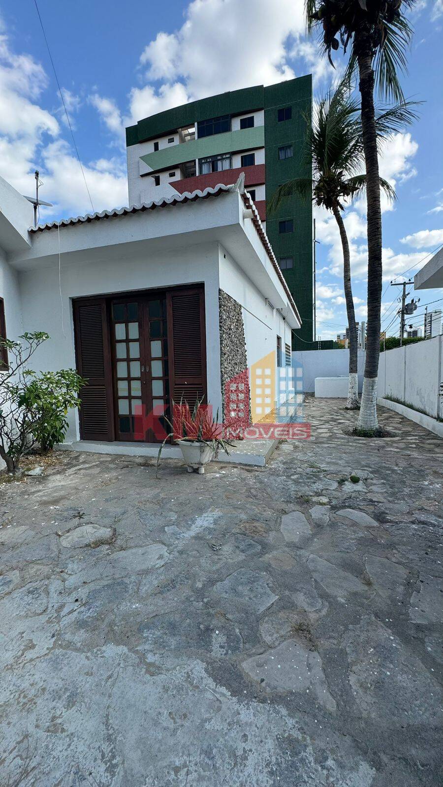 Casa para alugar com 5 quartos, 200m² - Foto 1