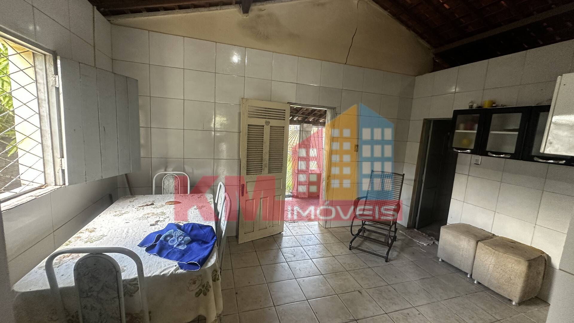 Casa à venda com 2 quartos, 321m² - Foto 4