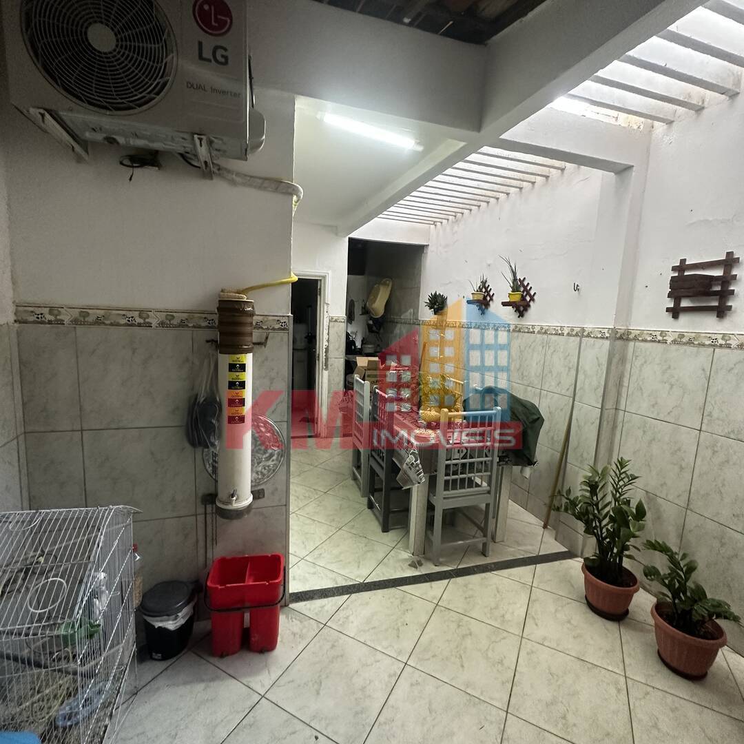 Casa à venda com 3 quartos, 200m² - Foto 10