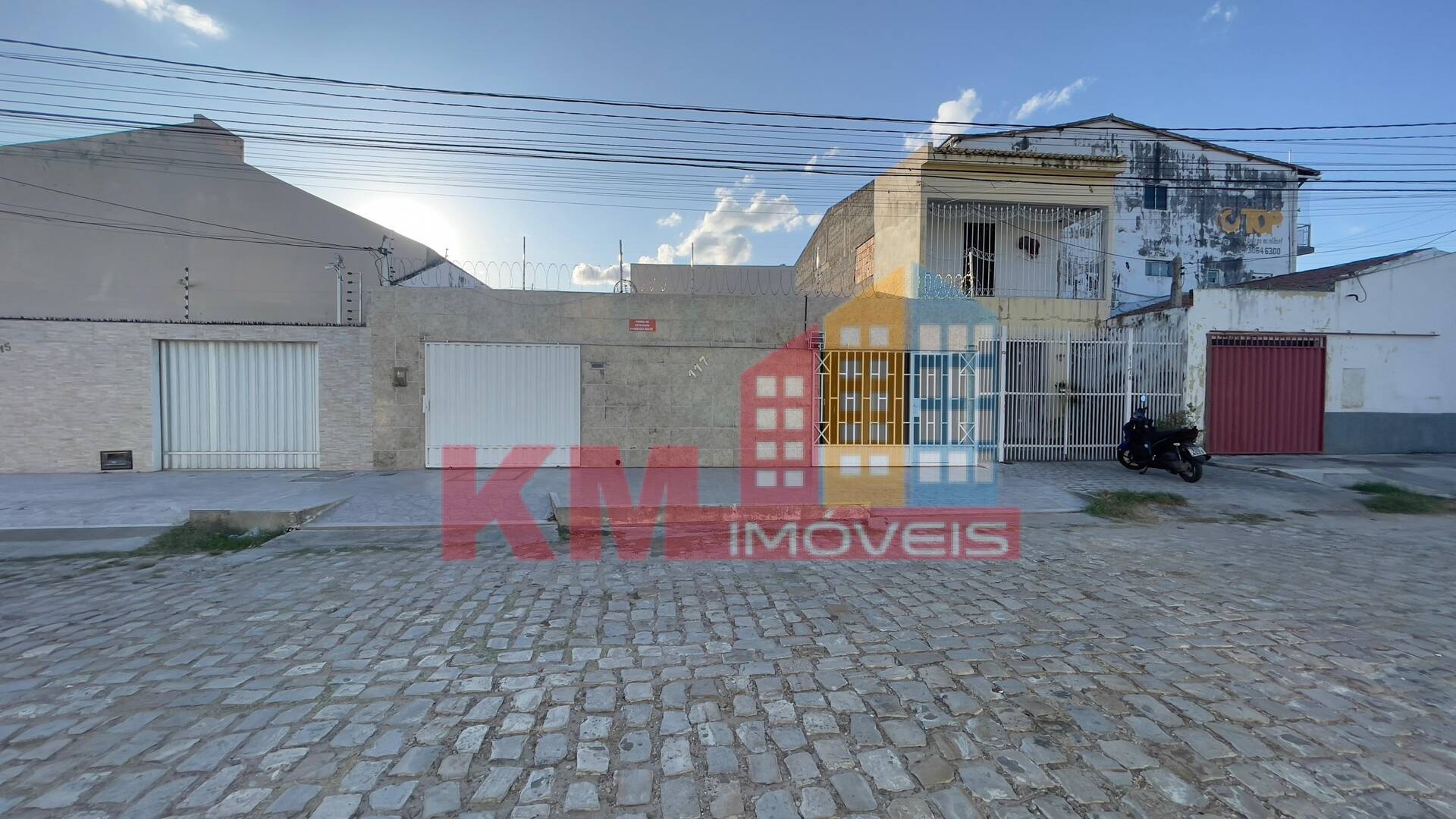 Casa à venda com 3 quartos, 999m² - Foto 2