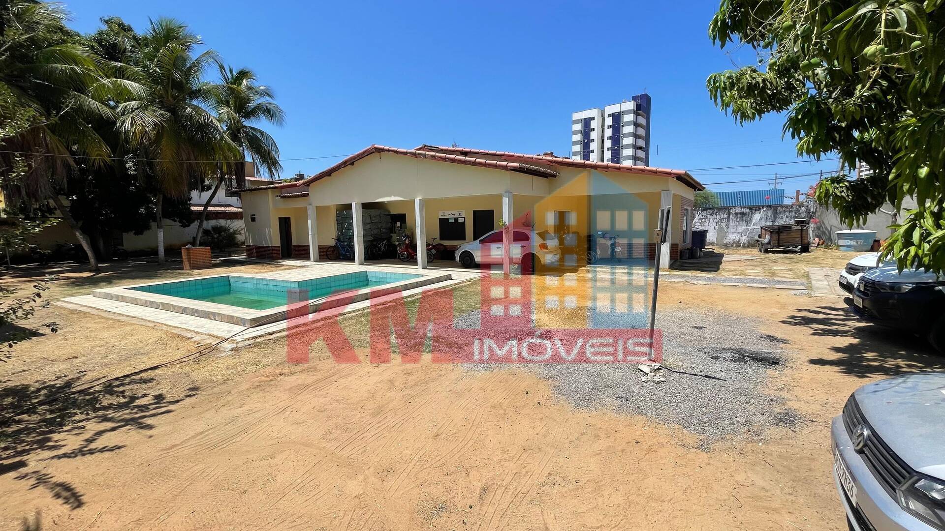 Casa à venda com 3 quartos, 1080m² - Foto 1