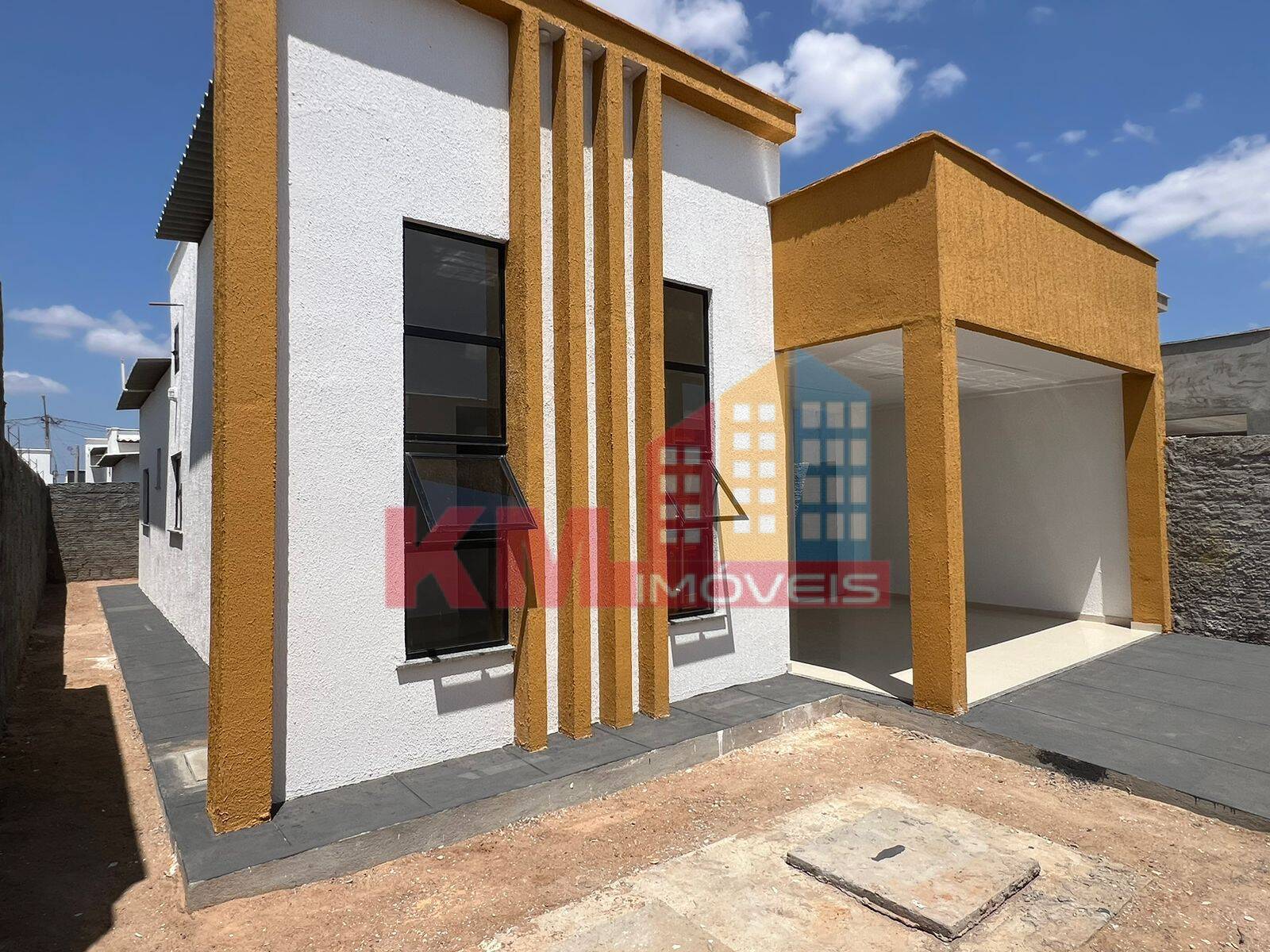 Casa à venda com 3 quartos, 115m² - Foto 1