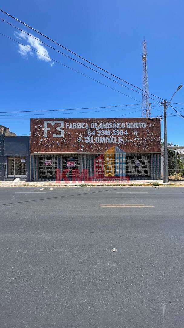 Prédio Inteiro para alugar, 200m² - Foto 1