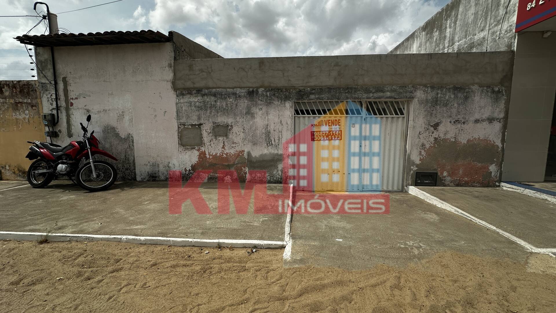 Casa à venda com 3 quartos, 999m² - Foto 1