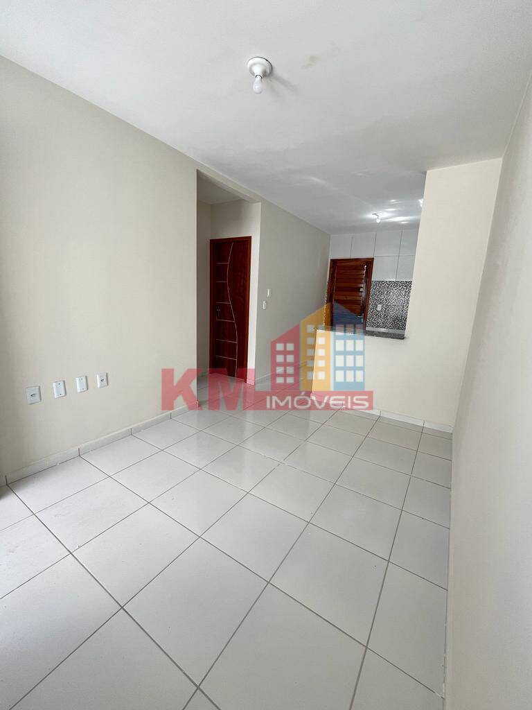 Casa à venda com 2 quartos, 65m² - Foto 4